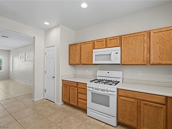 4th image of 6820 Dipper Ave