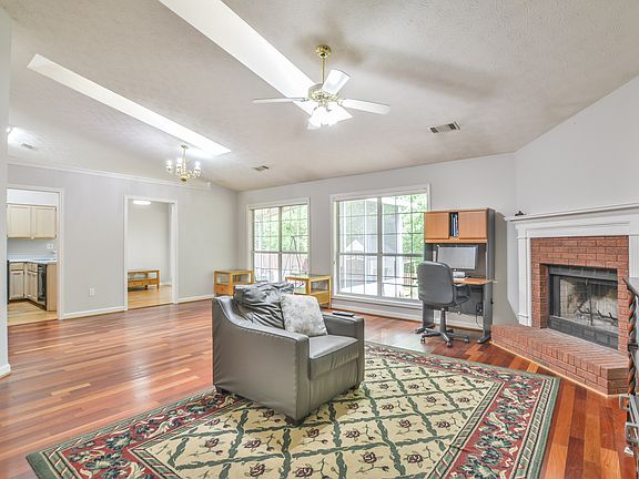 3rd image of 2889 Arendel Dr