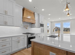 2505 Fairway Cir, Pea Ridge, AR 72751