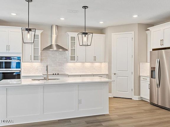 3rd image of 352 Birkdale Dr