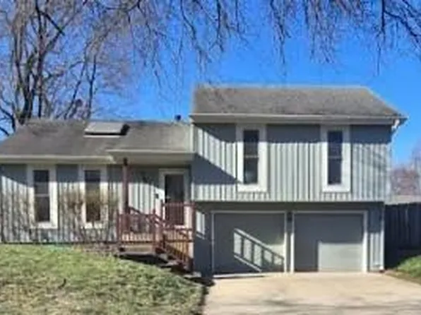 1743 W Normandy Dr, Olathe, KS 66061