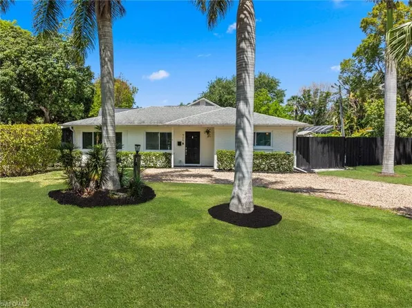 905 13th St N, Naples, FL 34102