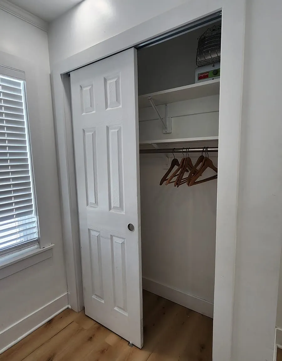 3 bed, $1,200 — Photo 2