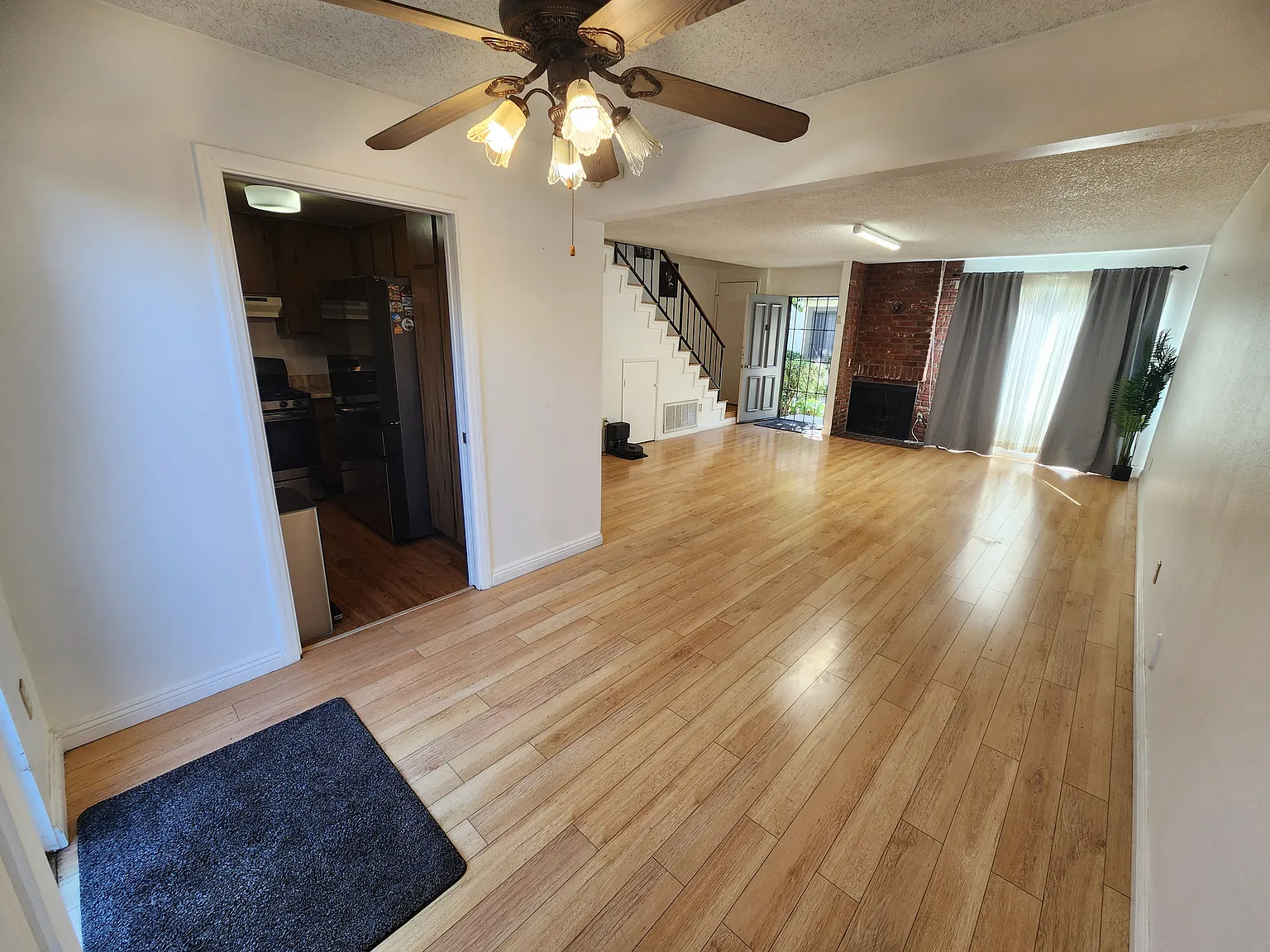 2 bed, 2.5 bath, 1109 sqft, $3,200 — Photo 2