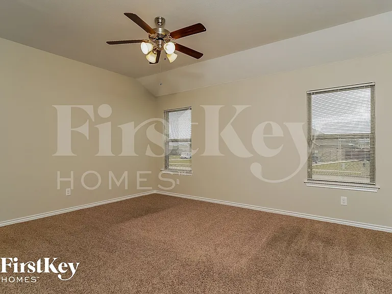 615 Hearthstone Dr — Photo 8