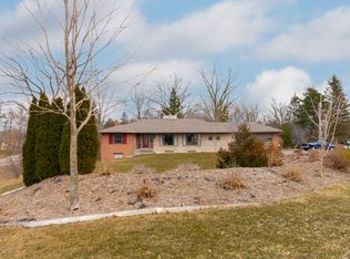 2635 Cascade Rd SE, Grand Rapids, MI 49506