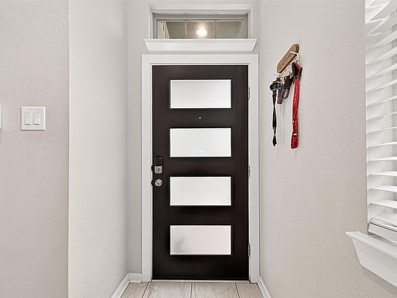 4th image of 305 Rise Ln