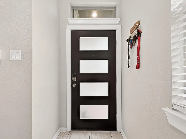 305 Rise Ln — Photo 4