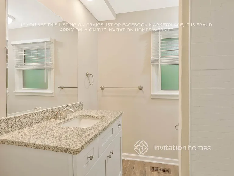 1554 N Columbia Pl — Photo 19