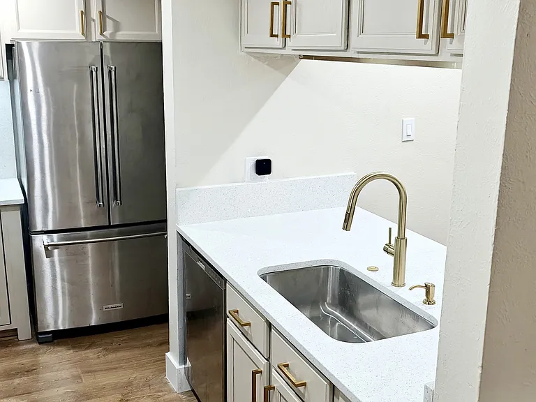 Large single bowl sink