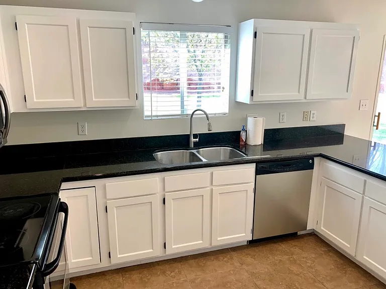 1743 W Green Valley Ln — Photo 5