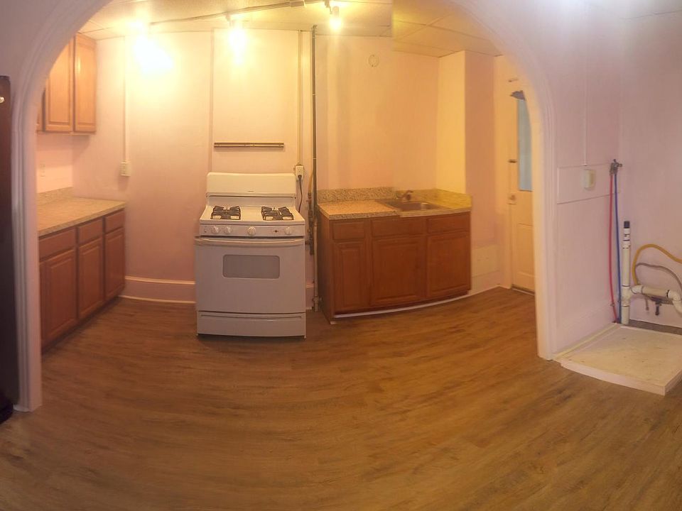 Panorama view of the kitchen.