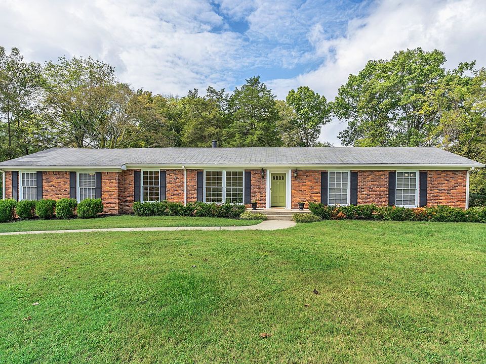 1st image of 533 Clematis Dr
