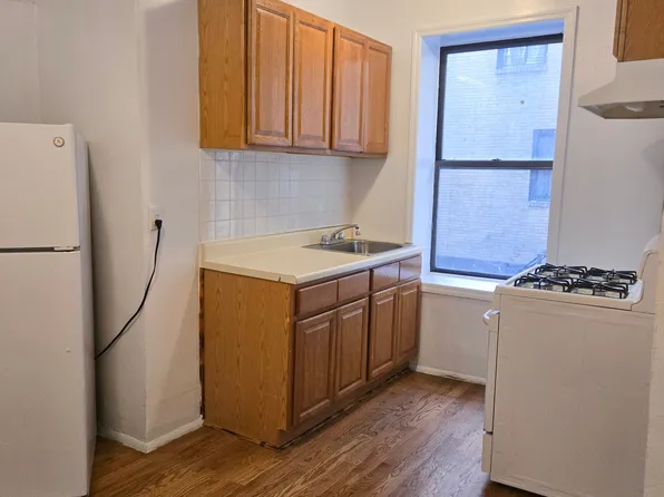751 Walton Avenue image 1 of 6