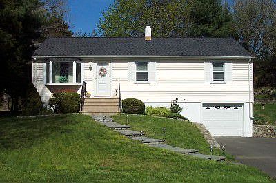 Vinyl Ranch Situated on Cul-De-Sac