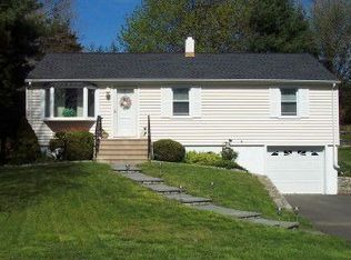 26 Robert Ct, Fairfield, CT 06824