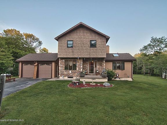 3rd image of 92 White Rock Dr