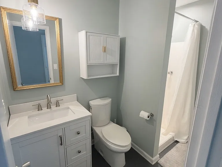 2101 Woodlawn Ave — Photo 10