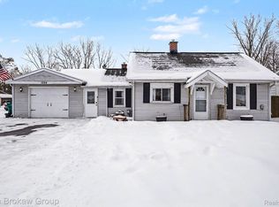 1084 Midland Rd, Bay City, MI 48706