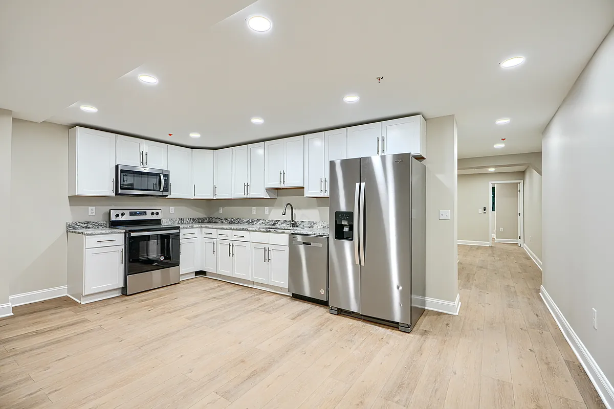 Building Photo - 801 N Charles St #2