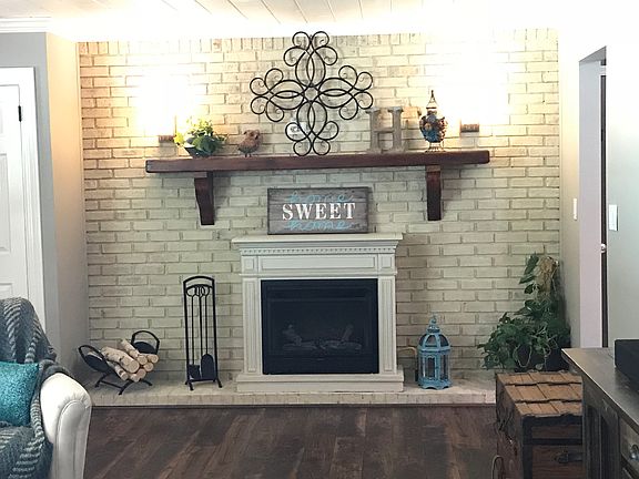 Beautiful fireplace with gas