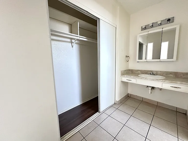 7636 Owensmouth — Photo 11