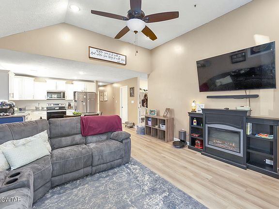 4th image of 155 Whitley Ave