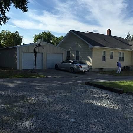 2nd image of 114 Douglas St