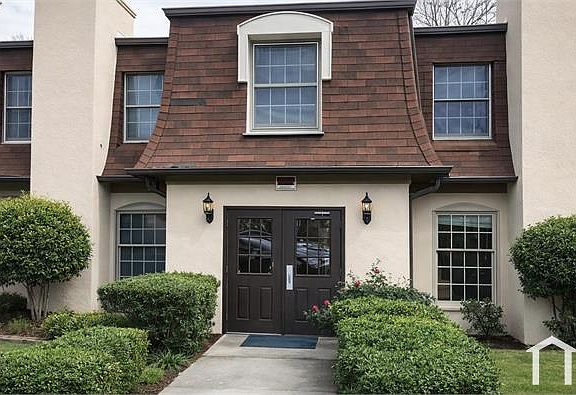 2nd image of 68 Place Fontaine #68