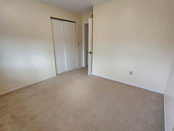 4th image of 821 Elm St APT 4