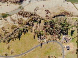 575 E Forks Cir, Cave Junction, OR 97523