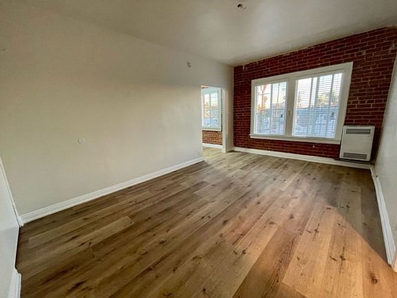 5th image of 516 N Harvard Blvd #112