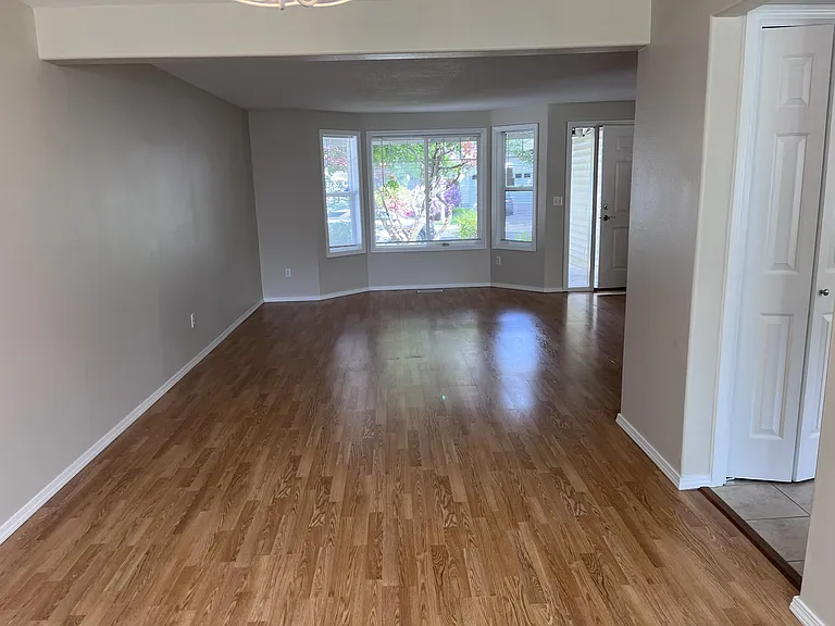 17611 SE 16th St — Photo 13