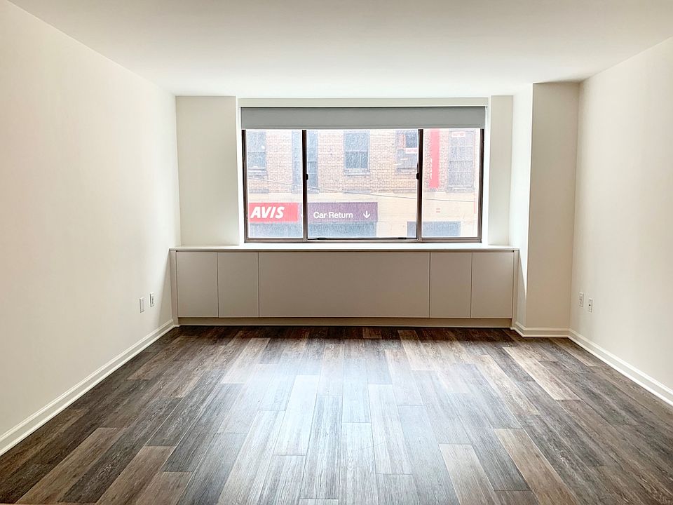 1st image of 520 W 43rd St APT 6B