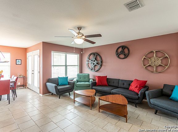 3rd image of 611 Coral Hbr