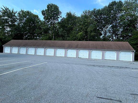 5th image of 11 E Farms Rd #A