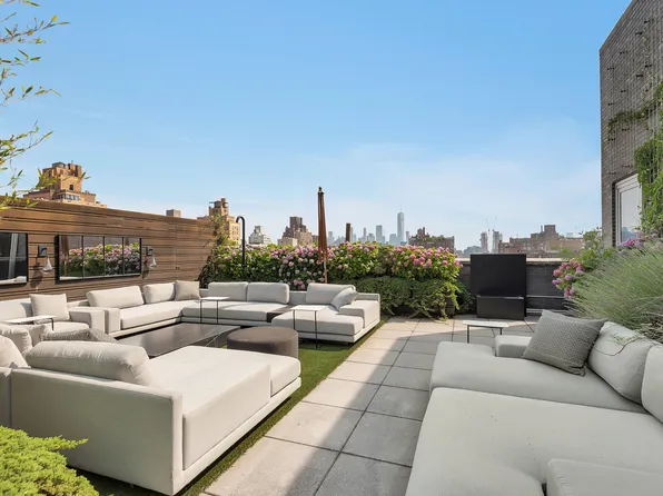 246 West 17th Street image 1 of 19