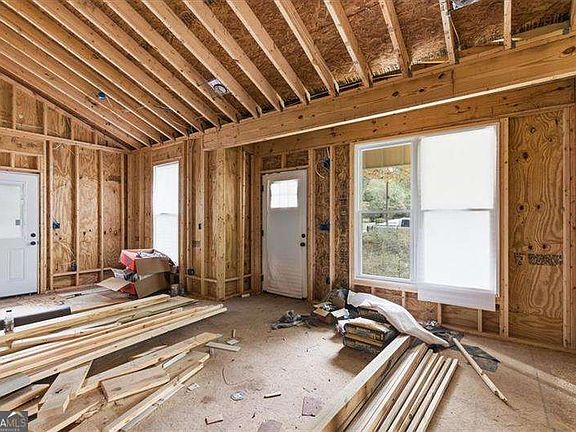 3rd image of 2543 Susan Ln SW