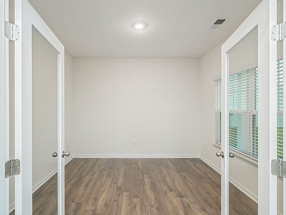 4th image of 944 Utopia Ln