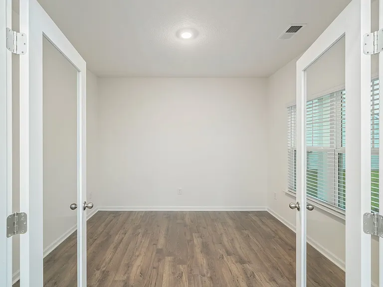 944 Utopia Ln — Photo 4