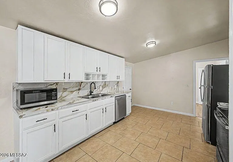 3762 E 22nd St #B — Photo 9