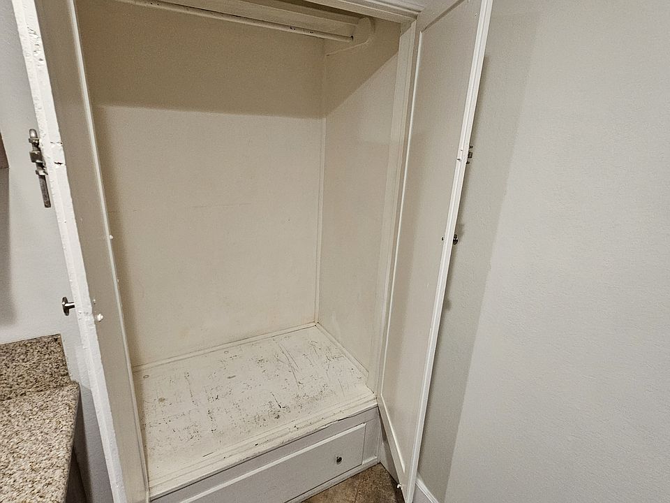 Closet with bottom Drawer