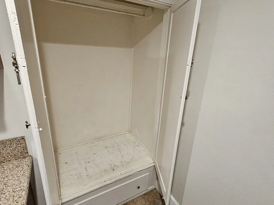 Closet with bottom Drawer