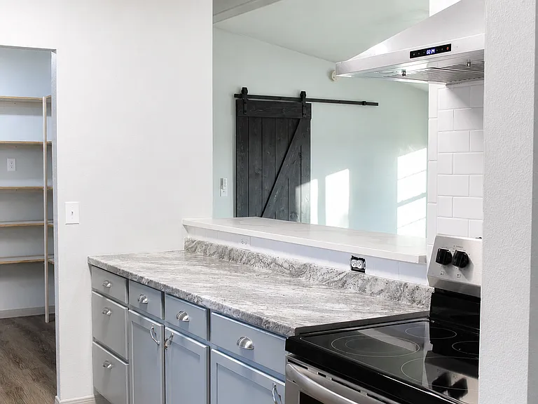 102 Crestview — Photo 5