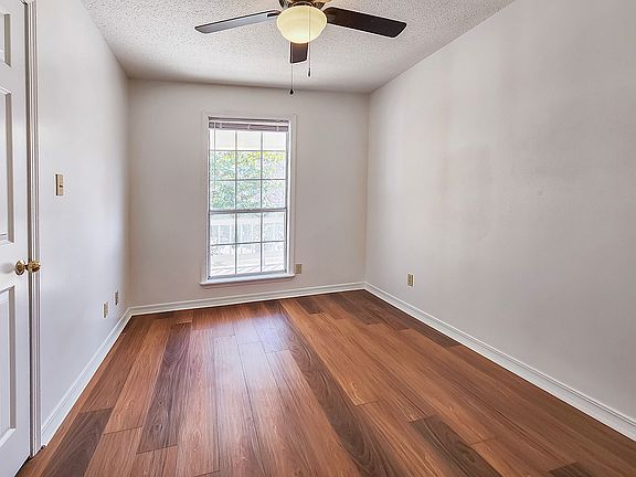 2nd image of 425 N Fairbanks Ave