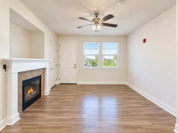 The Phoenician Collection, 1501 Secret Ravine Pkwy #2ef4e30cc, Roseville, CA 95661