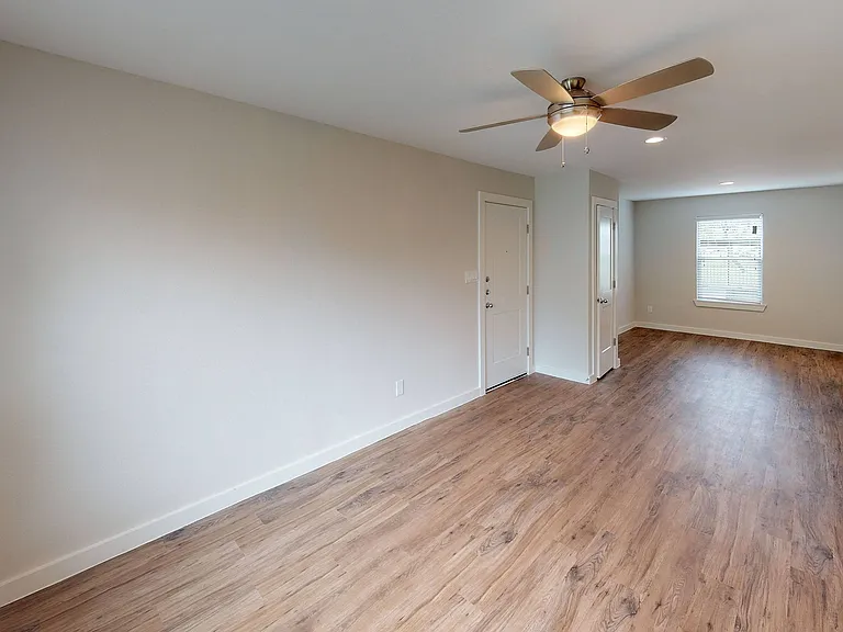 Treemont Apartments — Photo 16