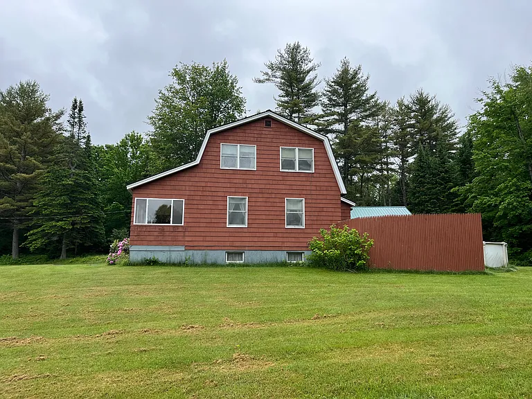 560 Main St — Photo 3