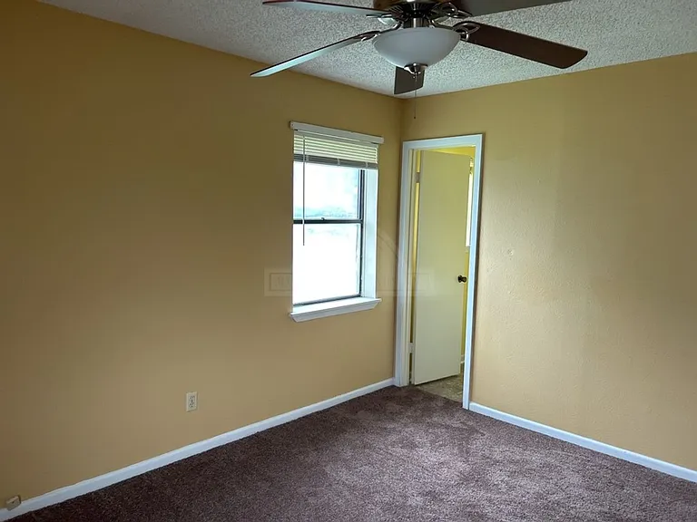 820 Michelle Dr — Photo 18