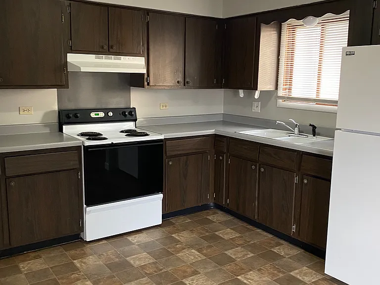 890 Gettysburg Dr #4 — Photo 4